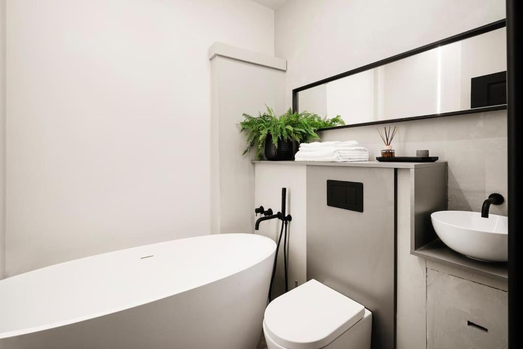 High End Free Parking Wifi Balcony Ensuite 첼튼엄 외부 사진