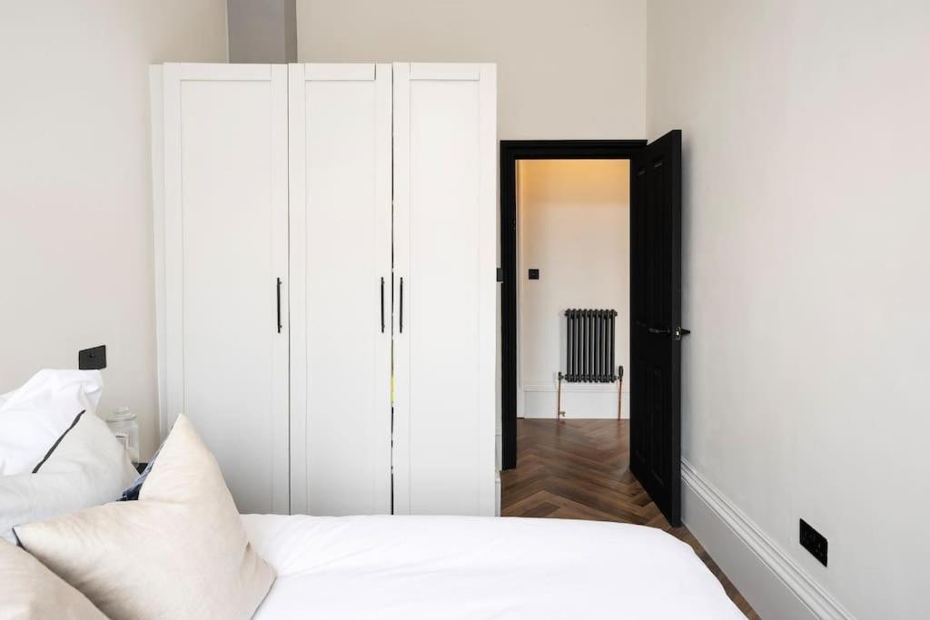 High End Free Parking Wifi Balcony Ensuite 첼튼엄 외부 사진
