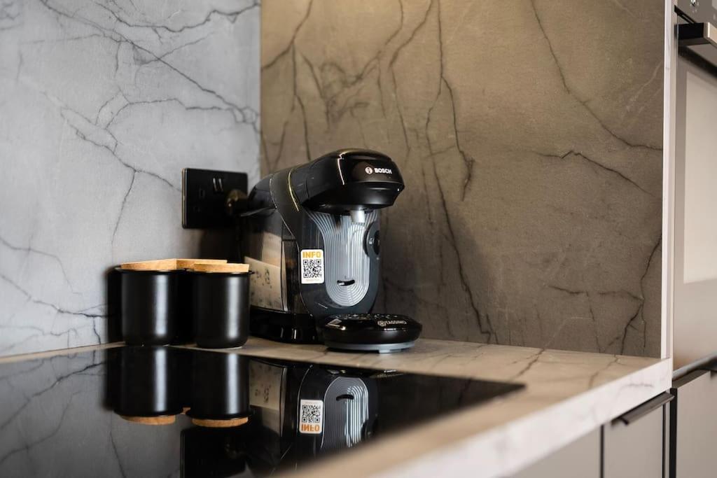 High End Free Parking Wifi Balcony Ensuite 첼튼엄 외부 사진