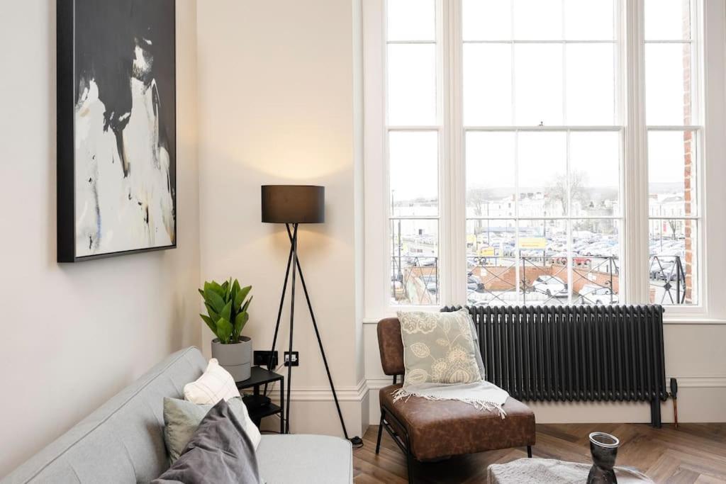 High End Free Parking Wifi Balcony Ensuite 첼튼엄 외부 사진