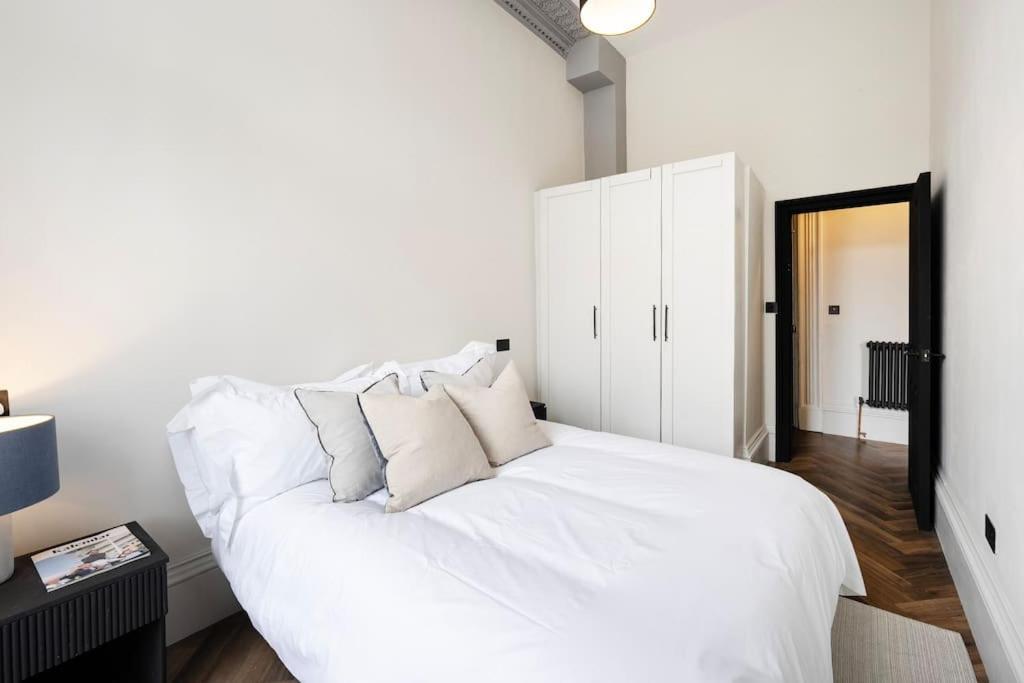 High End Free Parking Wifi Balcony Ensuite 첼튼엄 외부 사진